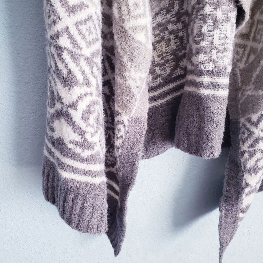 Abercrombie & Fitch Aztec Pattern Waterfall Open … - image 2